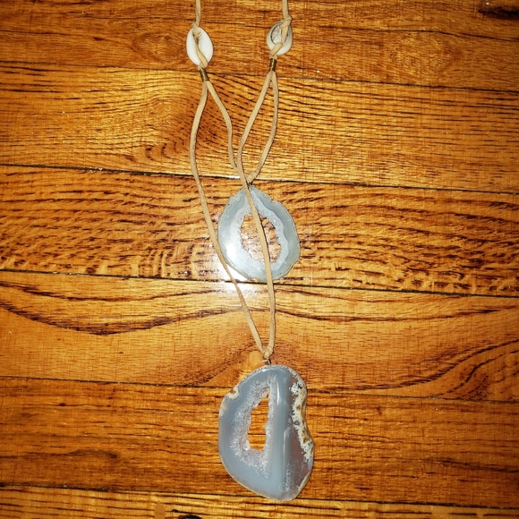 Agate Geode Slice Necklace with shells - Picture 3 of 9
